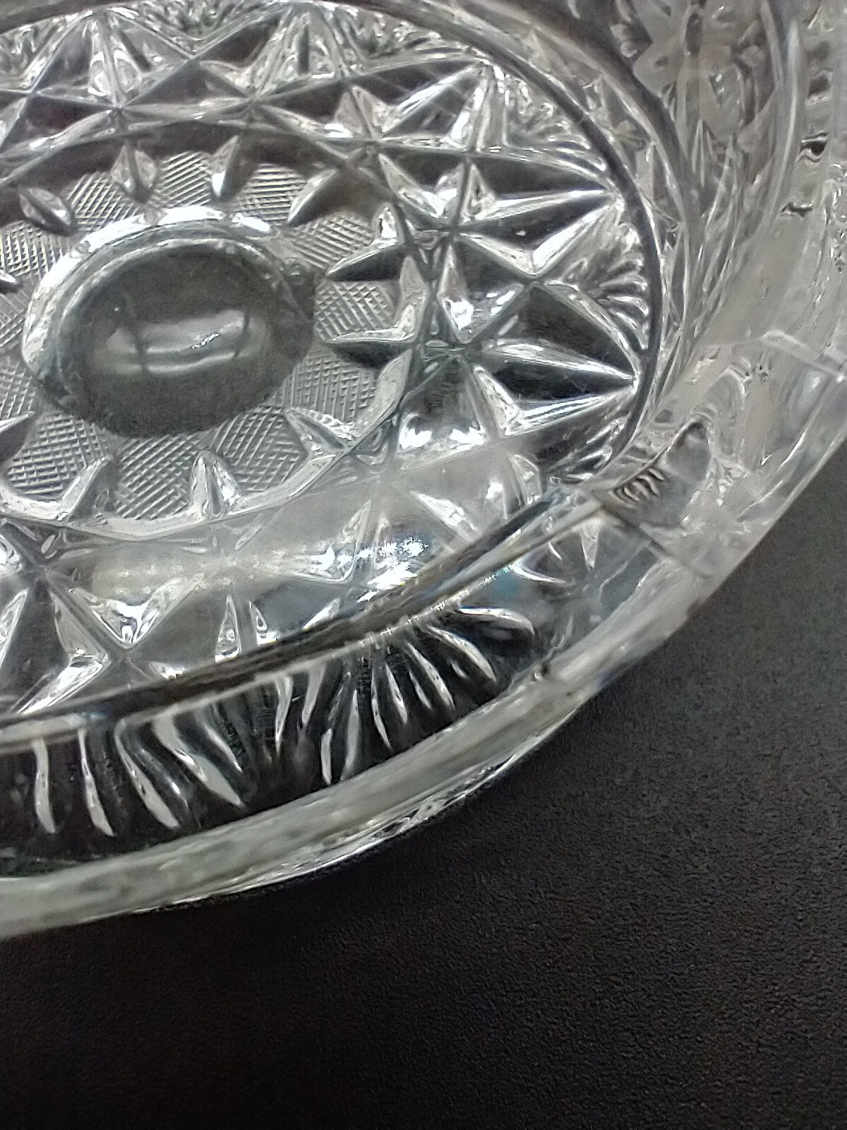 VINTAGE CUT AND ETCHED HEAVY CRYSTAL ASHTRAY Candy Bowl 4 1/2″ Round 1.2 Lb