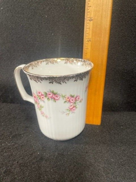 Royal Albert Dimity Rose Ribbed Mug – Pink Rose Garland/Gold