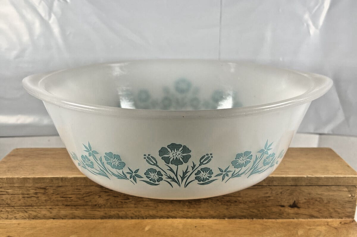 Vintage Glasbake Jeannette Glass Maid of Honor Bake and Serve 2 Qt.