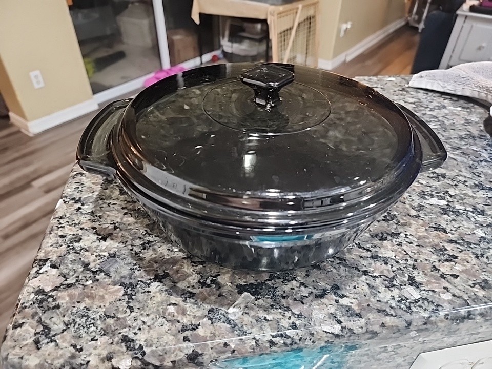 Anchor Ovenware Casserole Dish With Lid 9″ Handled 2 QT