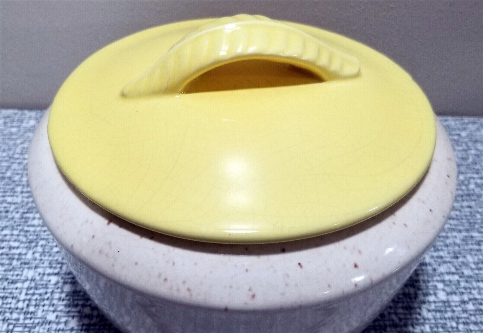 Vtg L44 CALIF California USA POTTERY Covered Dish Leaf Handle Lid Beige & Yellow