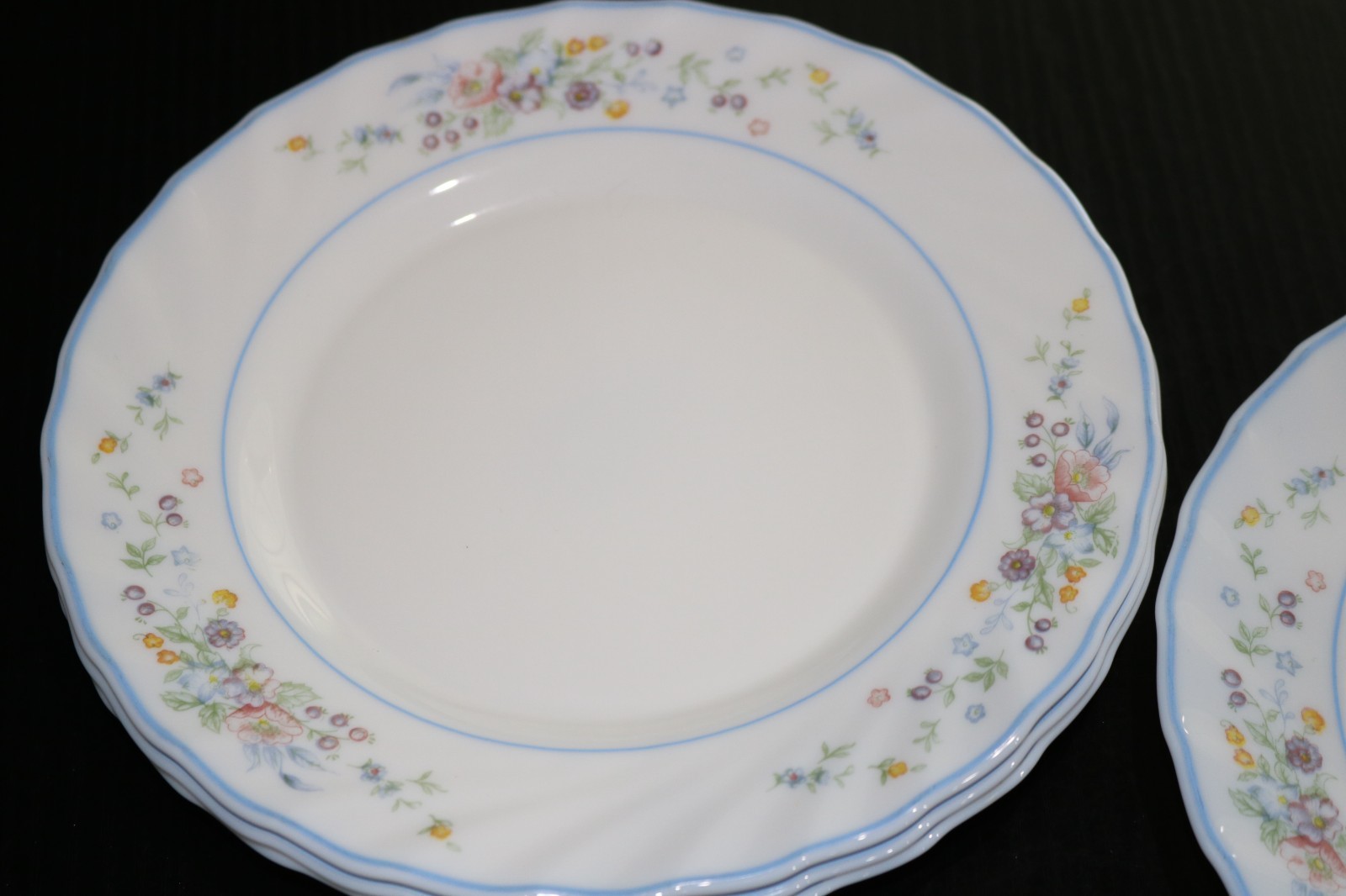 4 Vintage Arcopal Victoria Floral Salad Dessert Plates 7.75″ Made in France