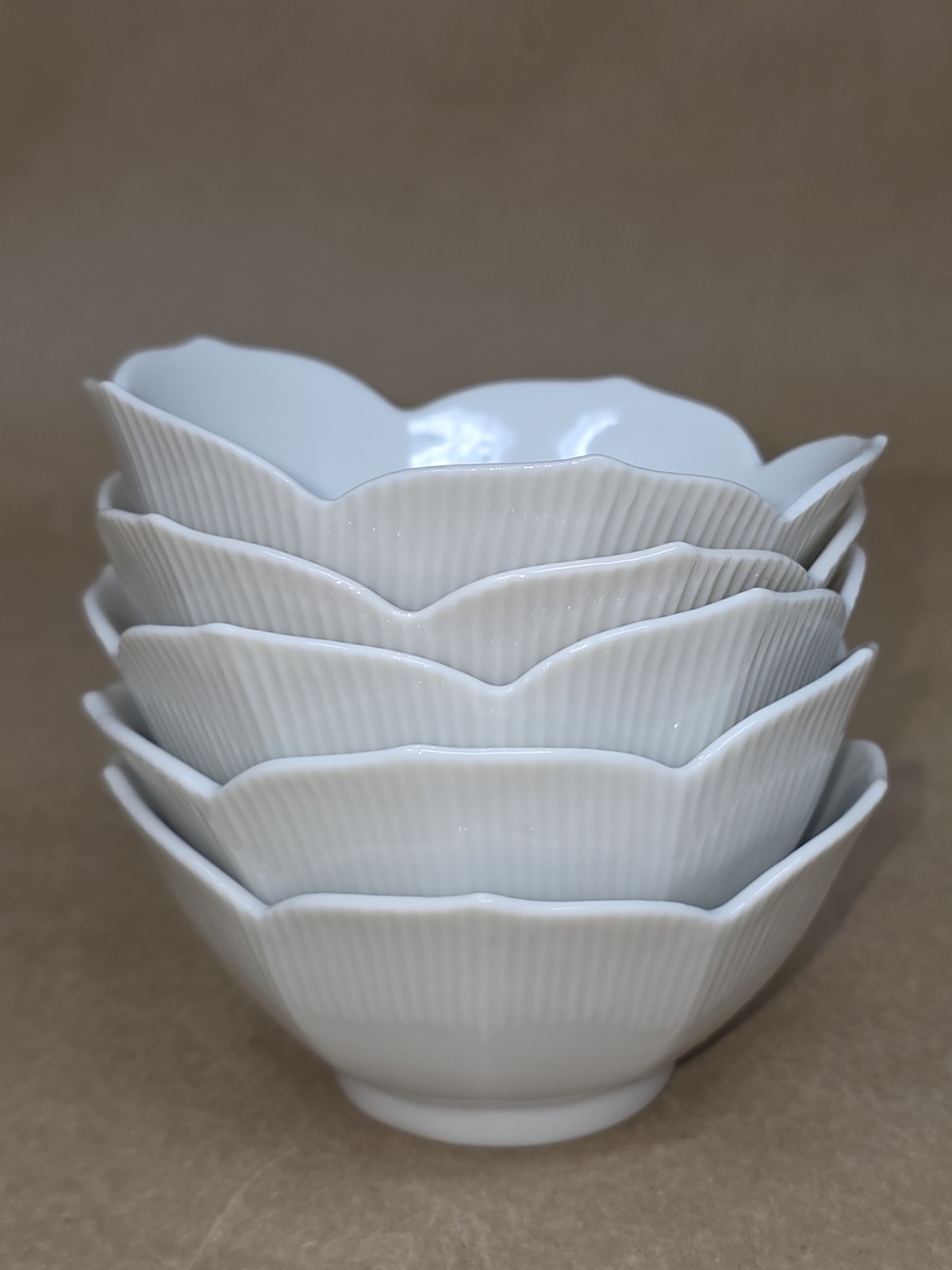 Price Imports “Lotus” White Ribbed Porcelain Flower Condiment Mini Bowls Set 5