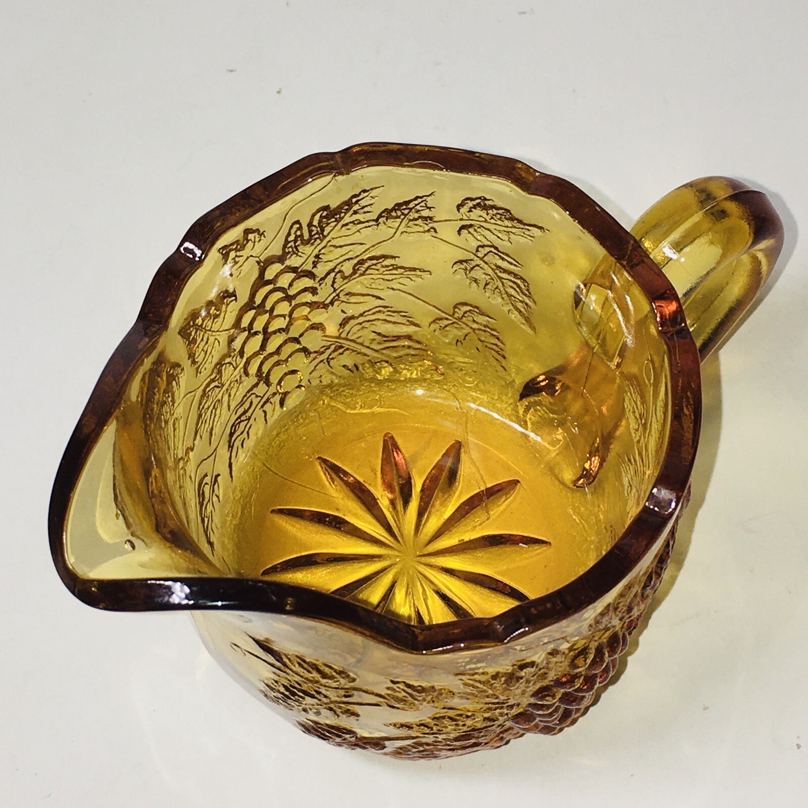 L.E smith Honey Amber pressed Depression glass grapes and leaves pattern creamer