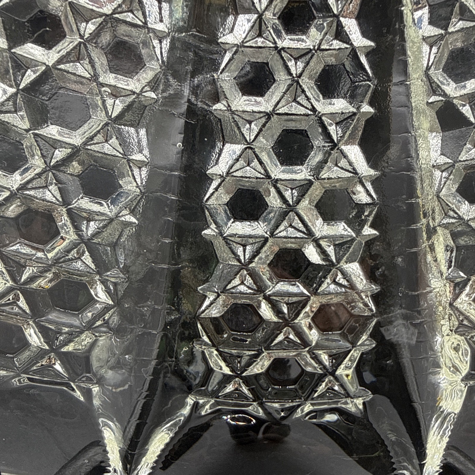 Cut crystal glass plate with radial diamond pattern