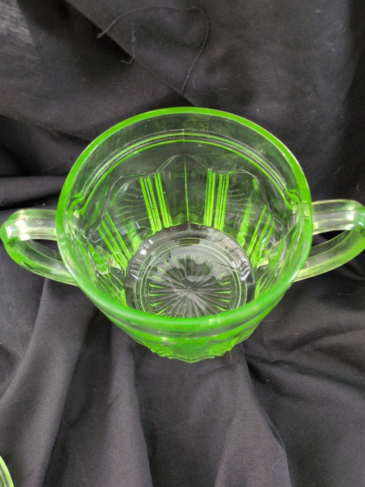 Jeannette Green Depression Glass Sugar Bowl w/ Lid Vaseline Uranium Glows