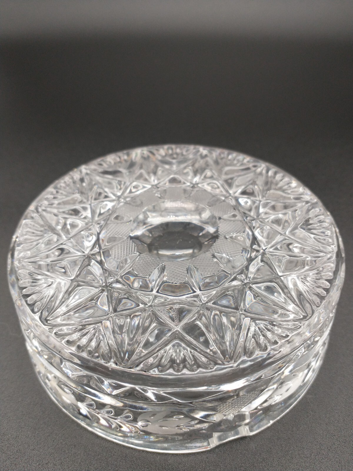 VINTAGE CUT AND ETCHED HEAVY CRYSTAL ASHTRAY Candy Bowl 4 1/2″ Round 1.2 Lb