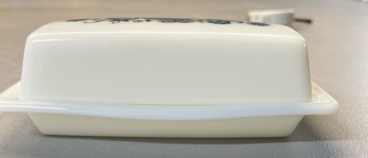 Vintage Pyrex Covered Butter Dish In Old Town Blue Onion Pattern