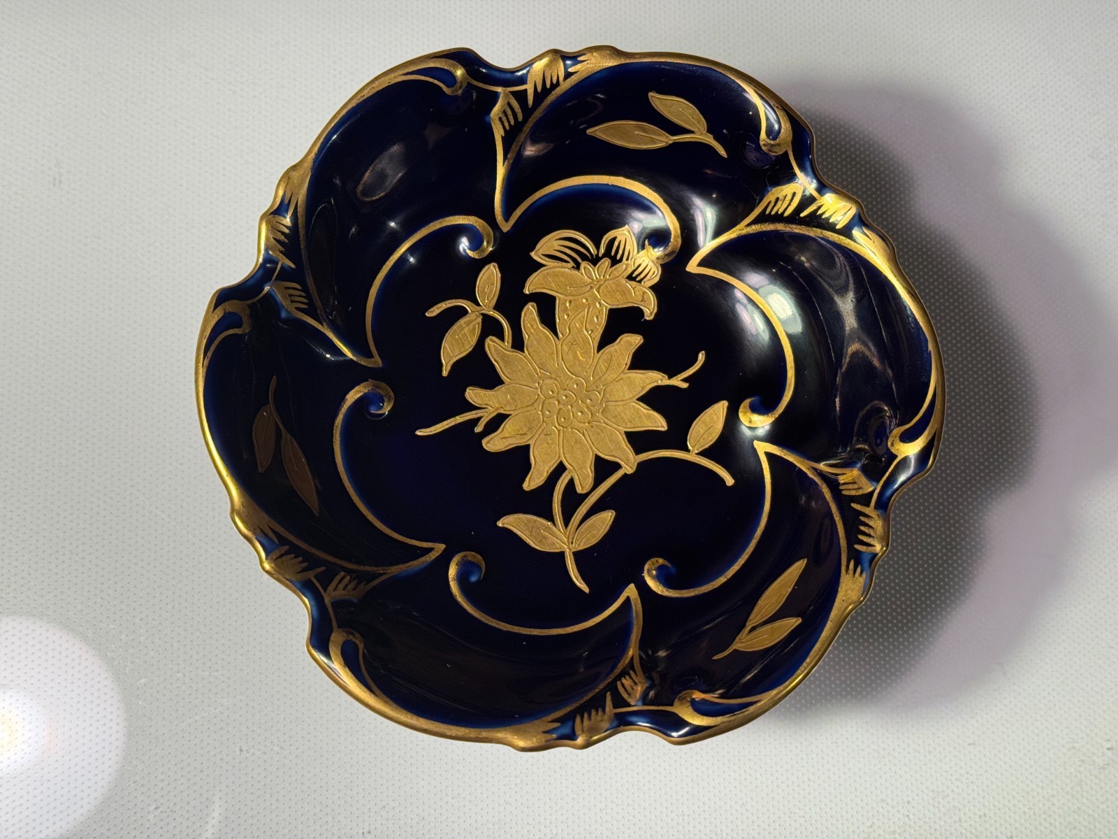 GERMAN FOOTED ECHT KOBALT BOWL COBALT BLUE GOLD LEAF FLORAL VINE ART GERMANY 6″