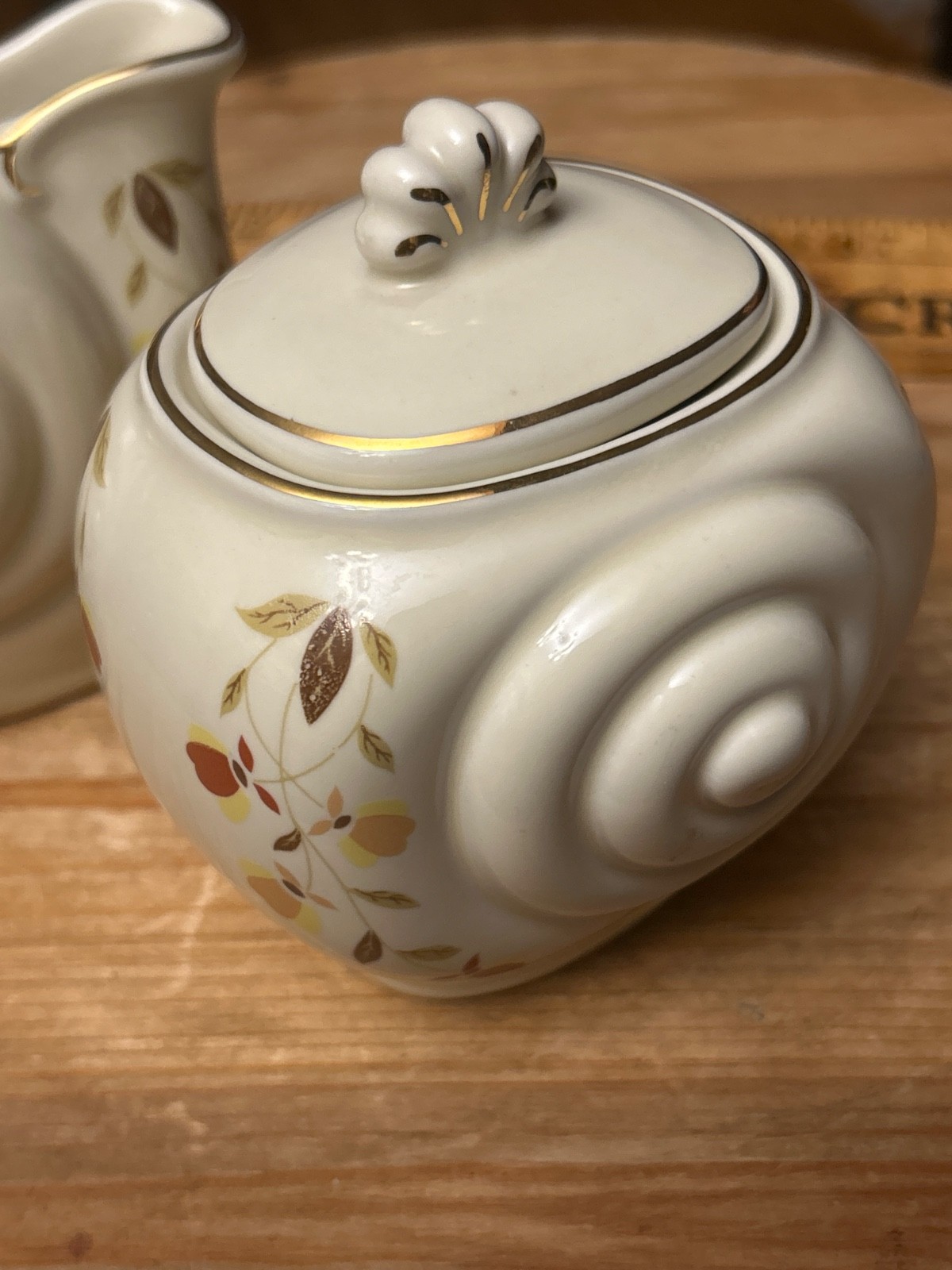 1997 Hall AUTUMN LEAF NALCC 3 3/4″ NAUTILUS CREAMER & SUGAR W/ LID