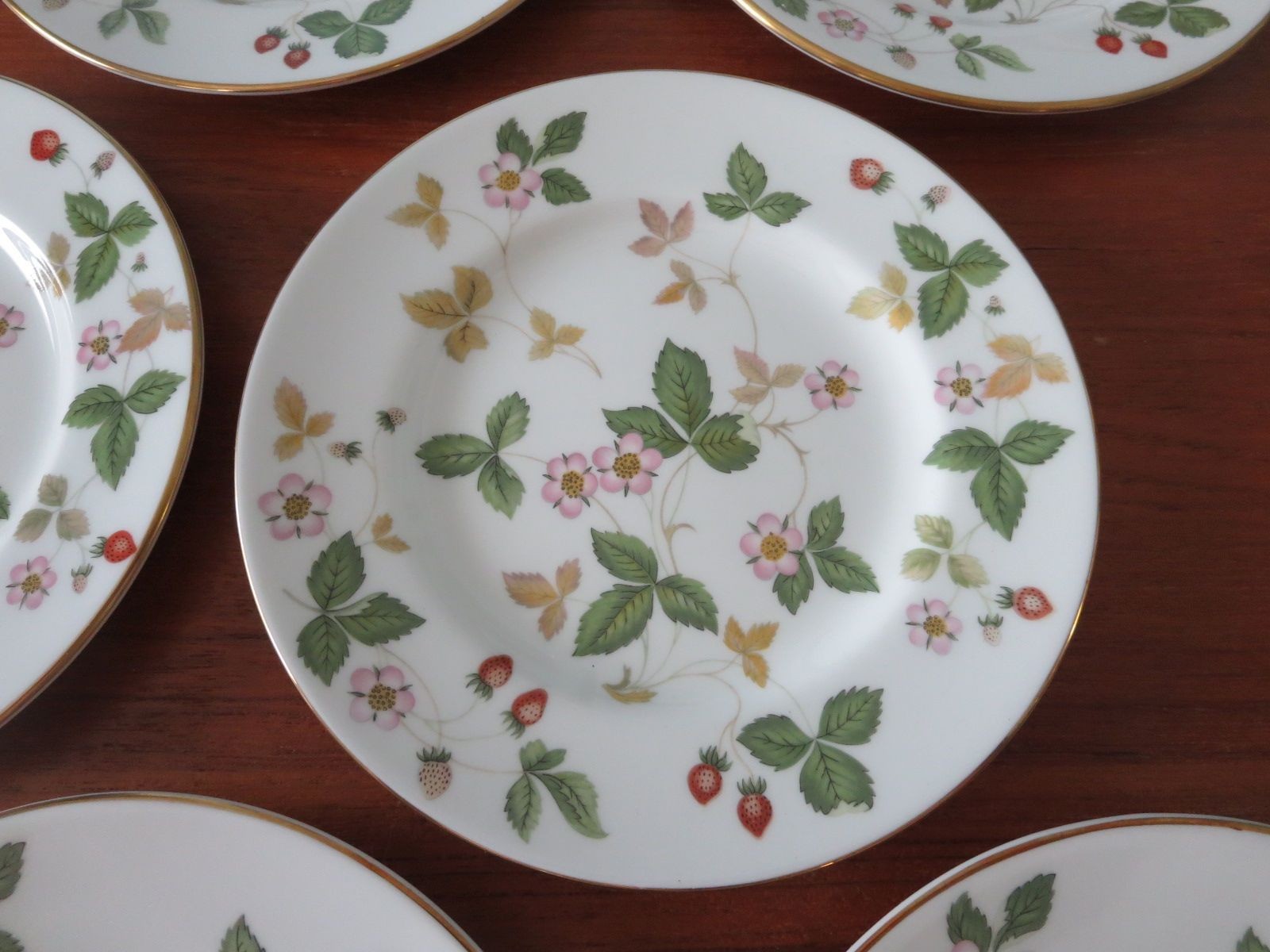 Set of 6 Wedgwood Bone China Wild Strawberry Bread & Butter Plates 6”