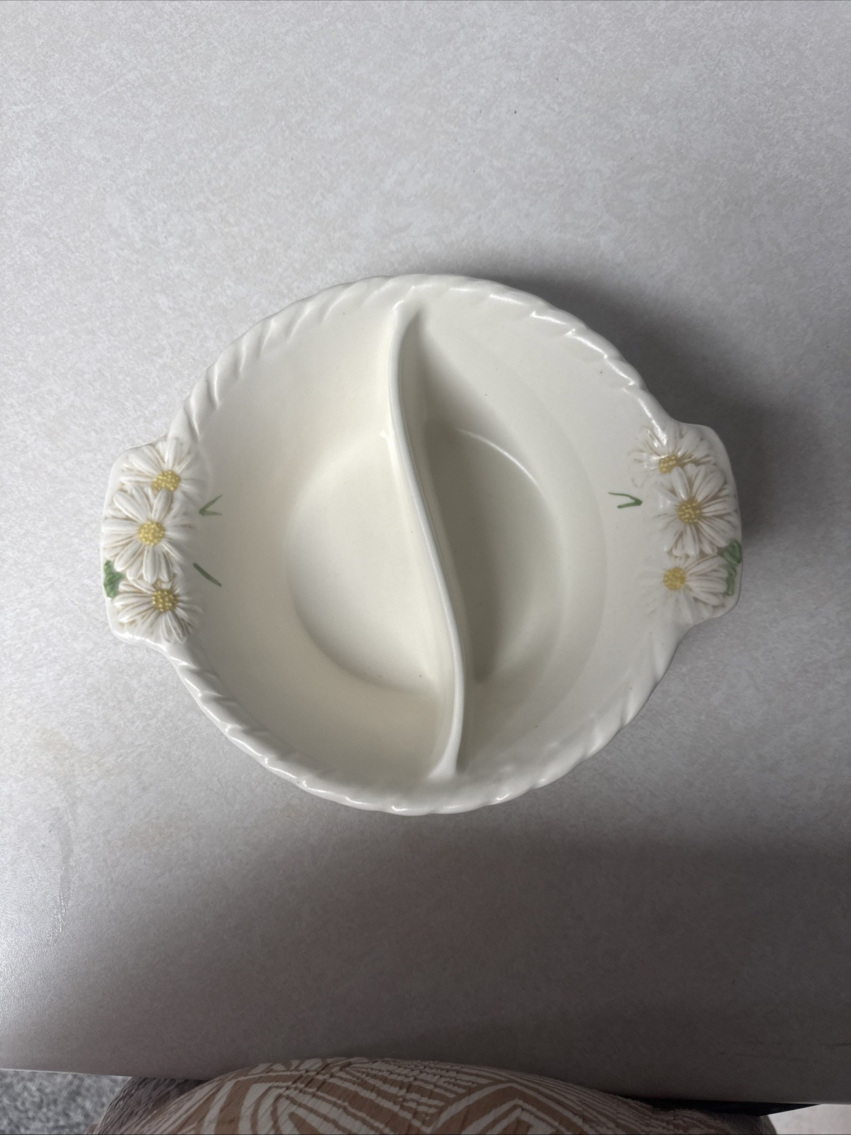 Metlox Poppytrail Sculptured Daisy Divided Serving Bowl Dish 8 Inch Cottagecore
