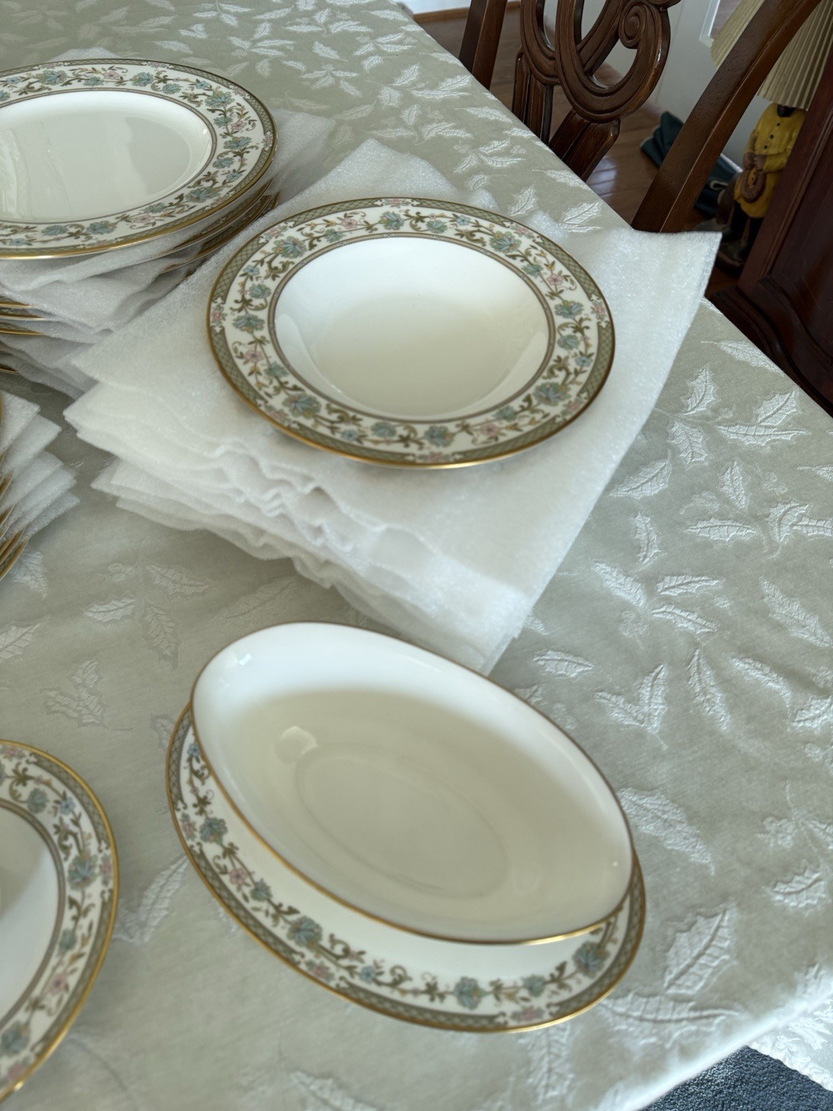 NORITAKE Bone China Sakura (9704) 10: 7 Piece Place Settings + Serving Pieces