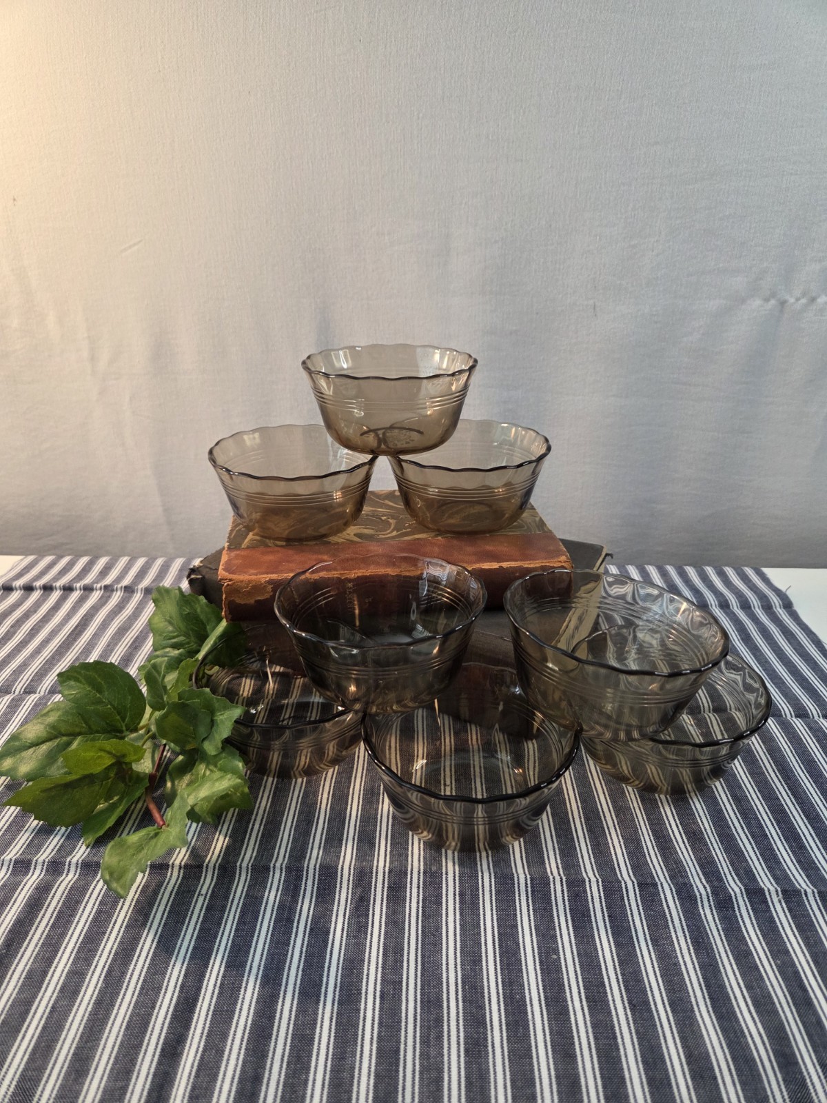 Pyrex Vintage Fireside Custard Cups Set of 8 Modal #463 Brown Scollaped Edge 6oz
