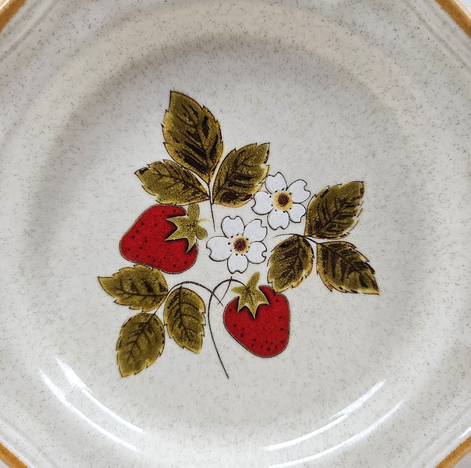 (8) Mikasa Strawberry Festival Salad Plates Set Vinage Fruit Scalloped Retro Lot