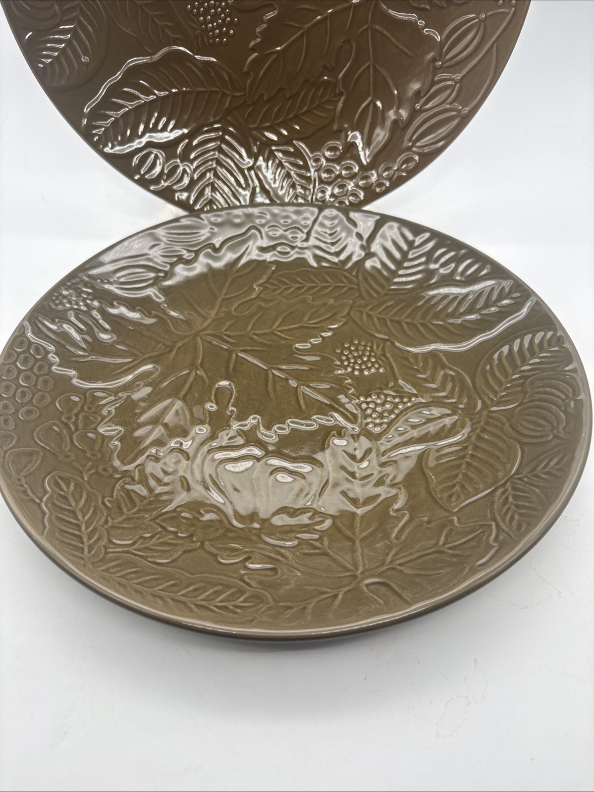 Set of 4 IQ Accessories 10 5/8” Dinner Plates Plates Olive Green Embossed Leaves