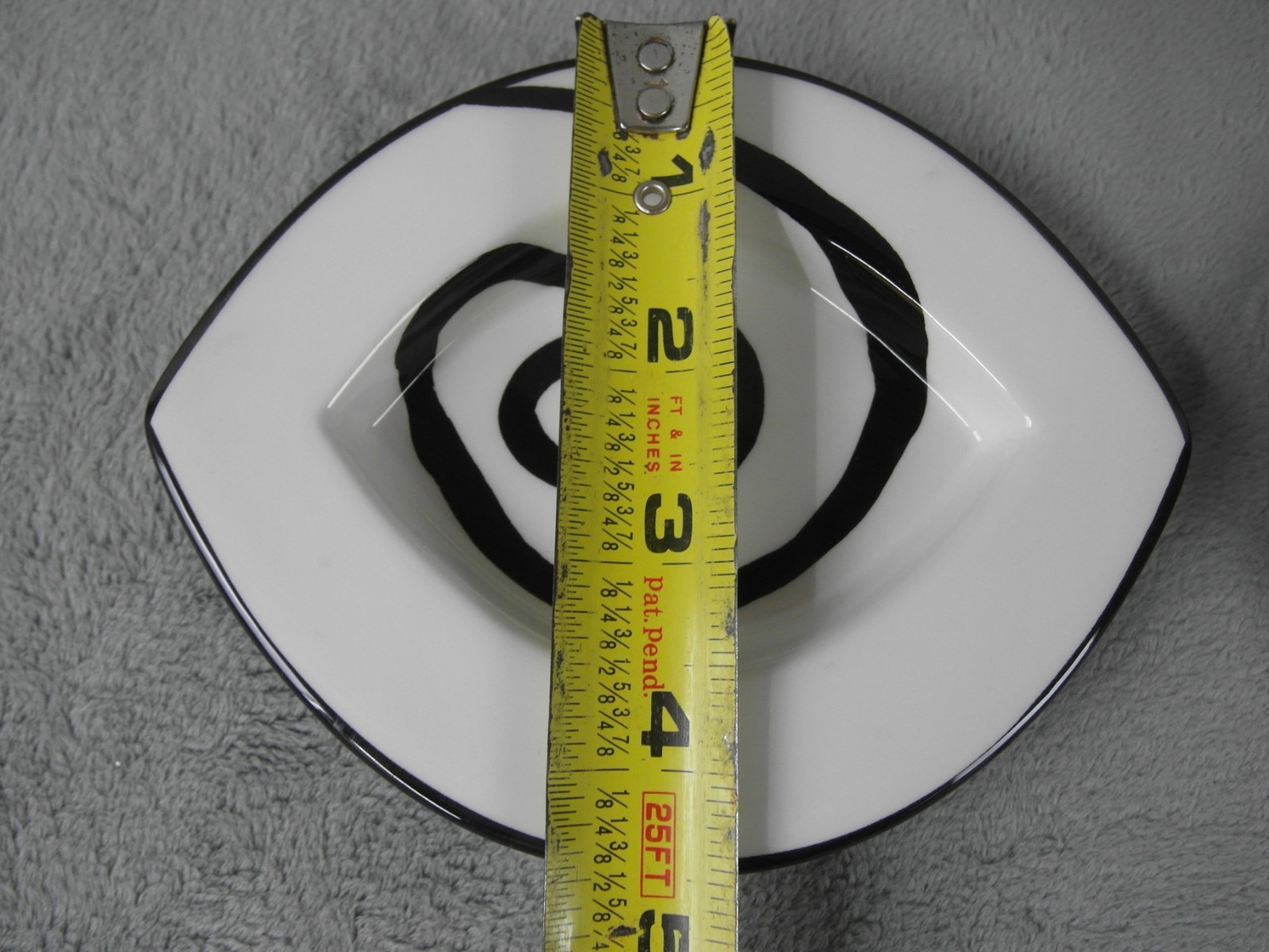Tabletops Unlimited Urban Graffiti Spiral Saucer Plate White/ Black 4pc Set 5.5”