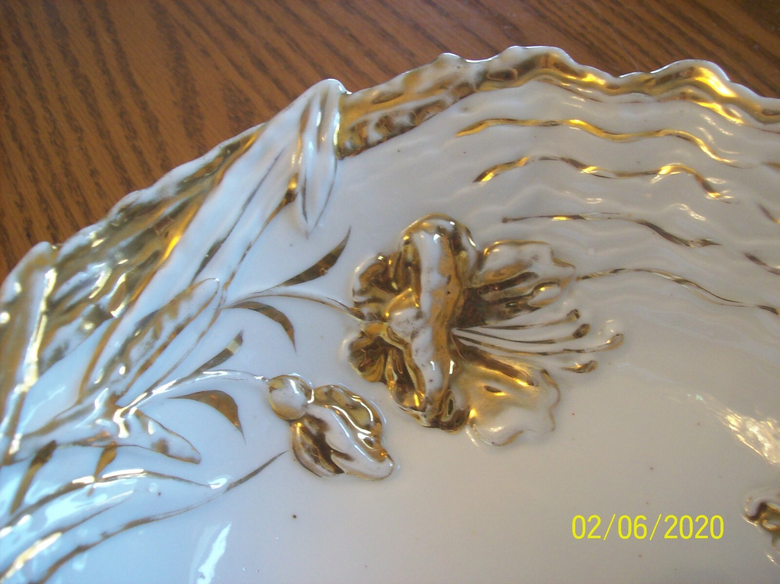 Gold & White Porcelain Raised Floral Pattern 7 Piece Vintage Berry Bowl Set