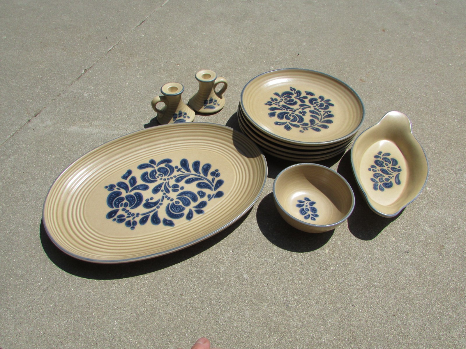 Pfaltzgraff Folk Art Stoneware Tan Blue Vintage 10″ Dinner Plates Set Of 5