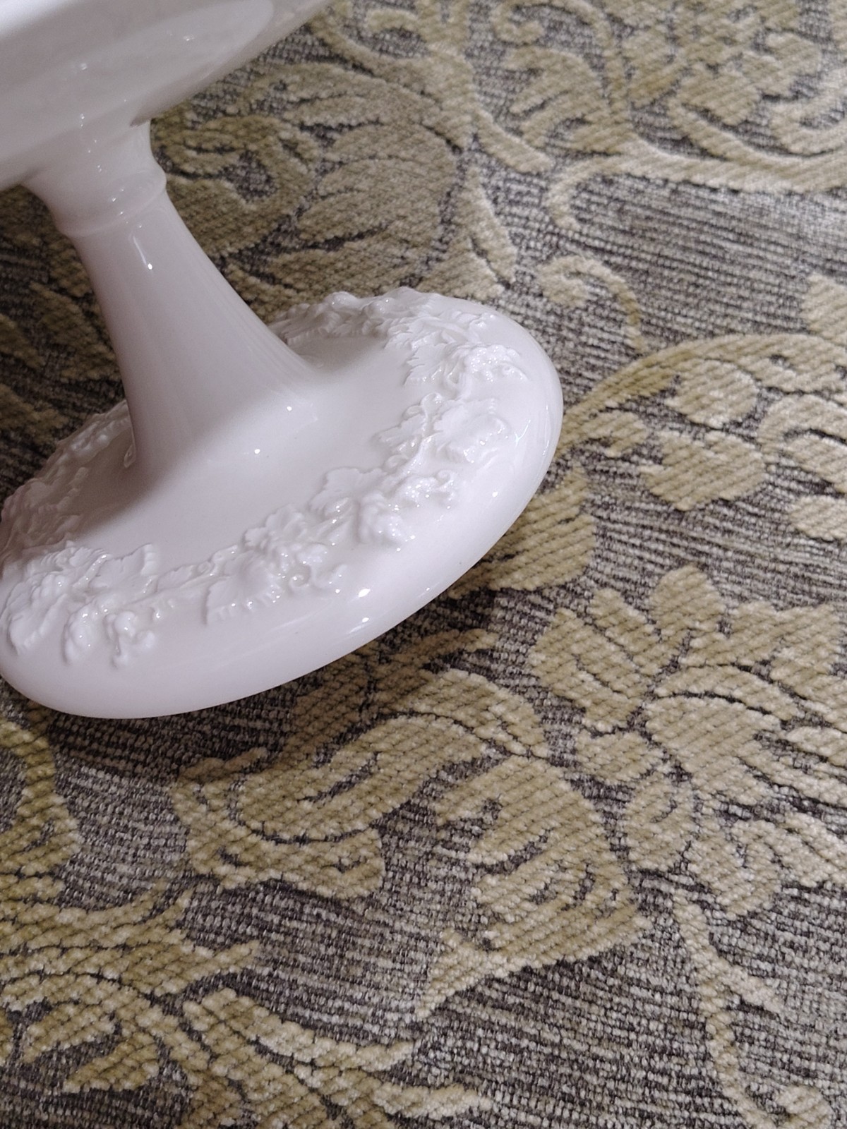 2 VTG Wedgwood Of Etruria Barlaston Queens Pedestal Compote Grapevine + Ashtray