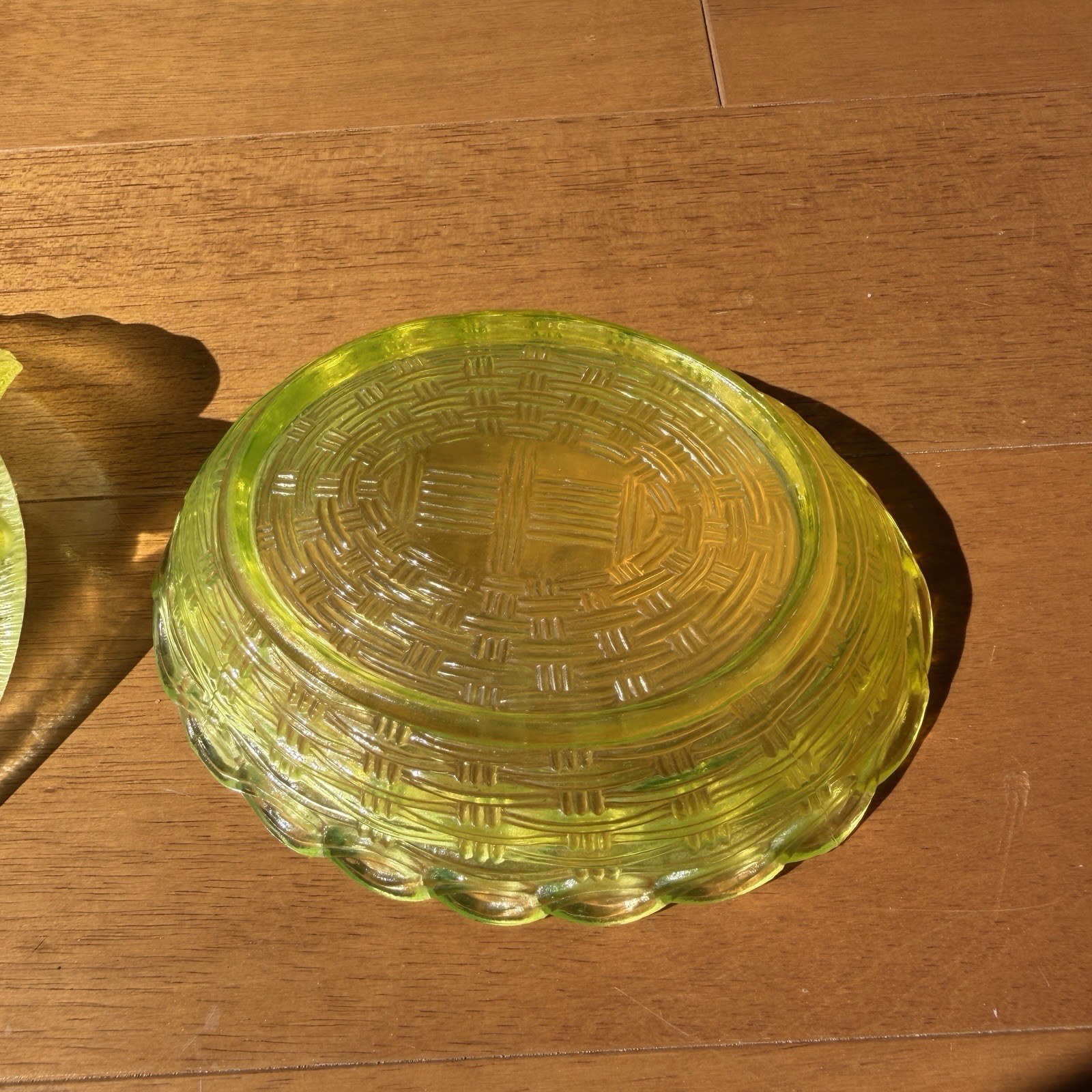 MINT Yellow Uranium Glass Hen on Nest 7” Vtg Covered Candy Dish UV Glow Chicken