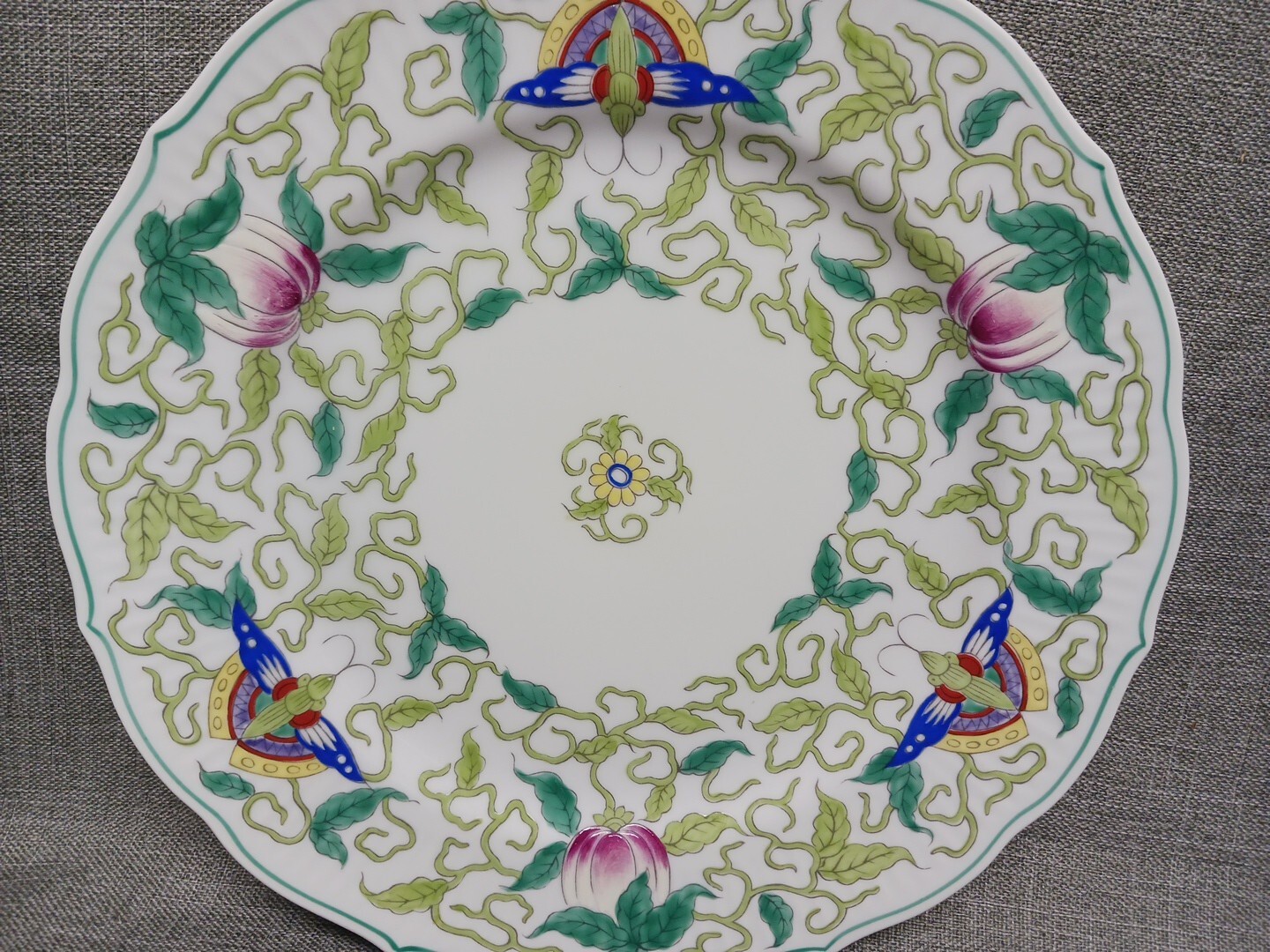 Taste Setter Collection Imperial Vine 10 3/8” Dinner Plate Vines Insects
