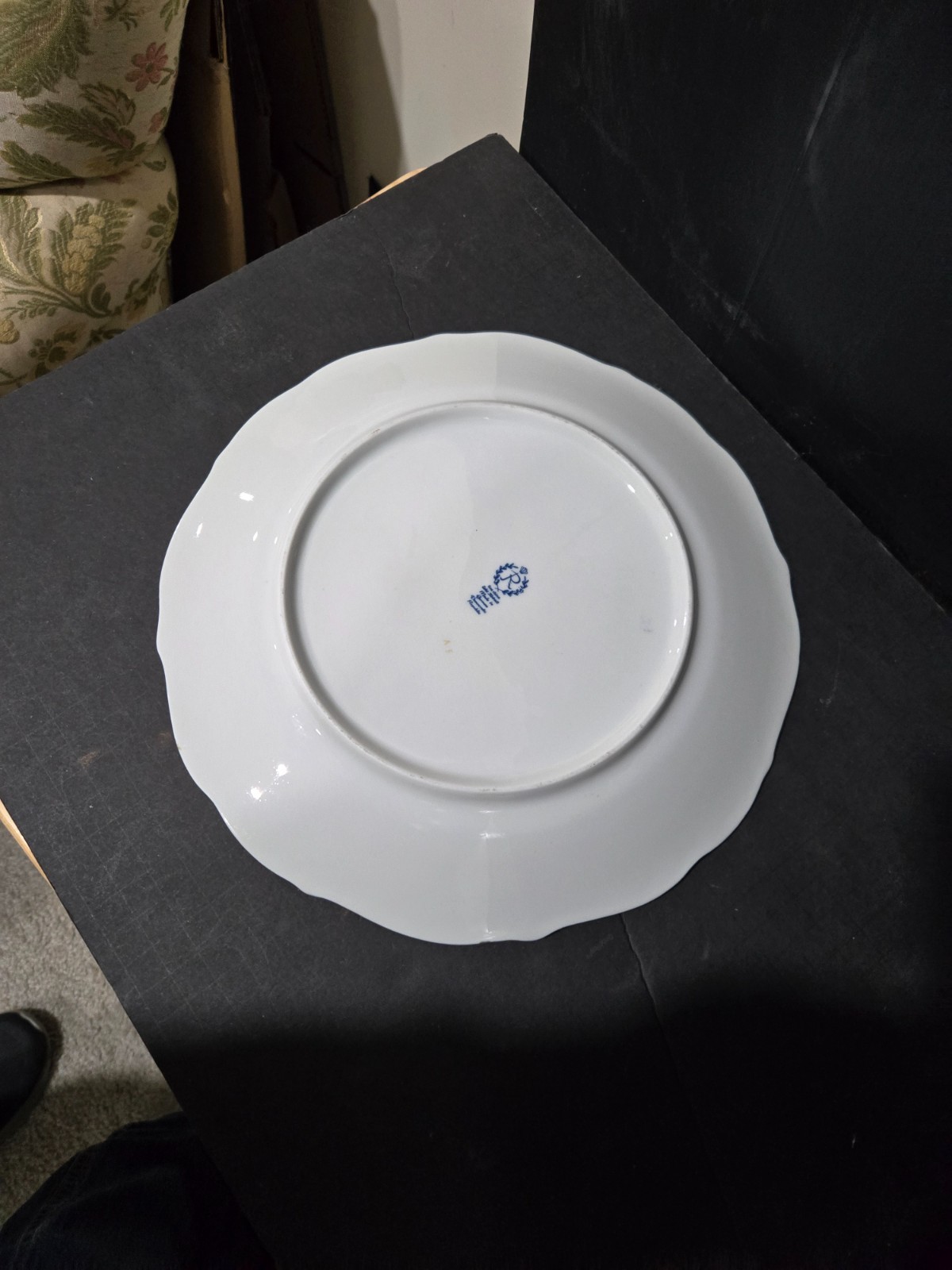 (1) VINTAGE ECHT KOBALT BLUE 11 INCH PLATE