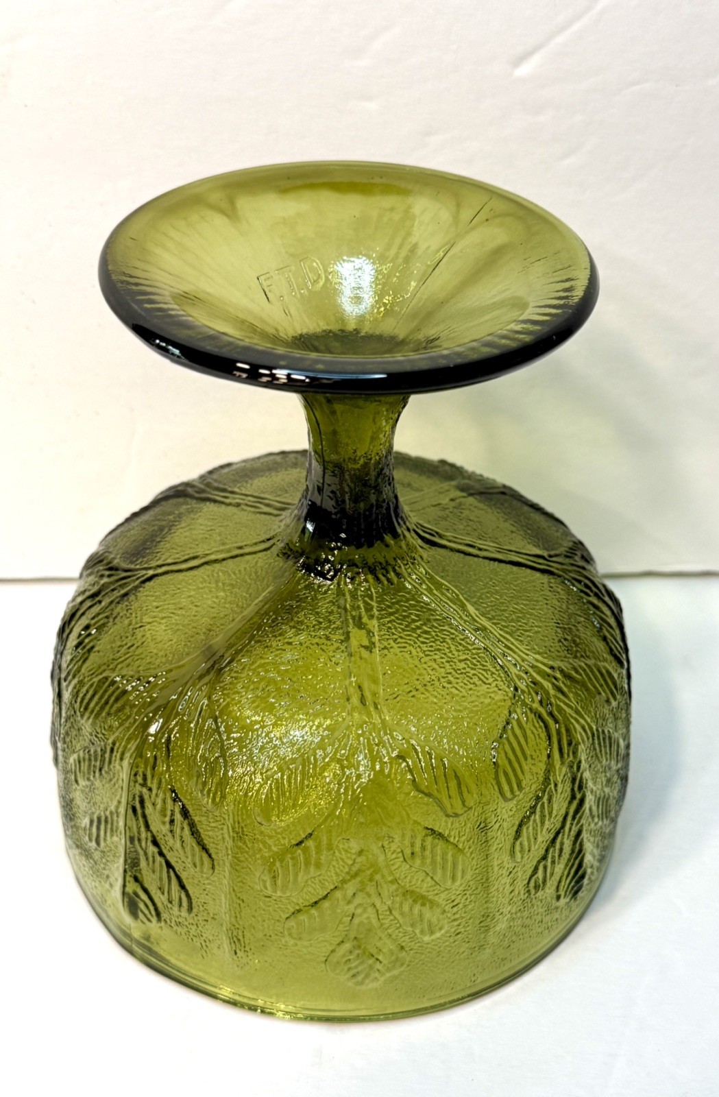 Vintage Green Glass Leaves Pattern Large Serving Pedestal Candy Dish FTD 1978