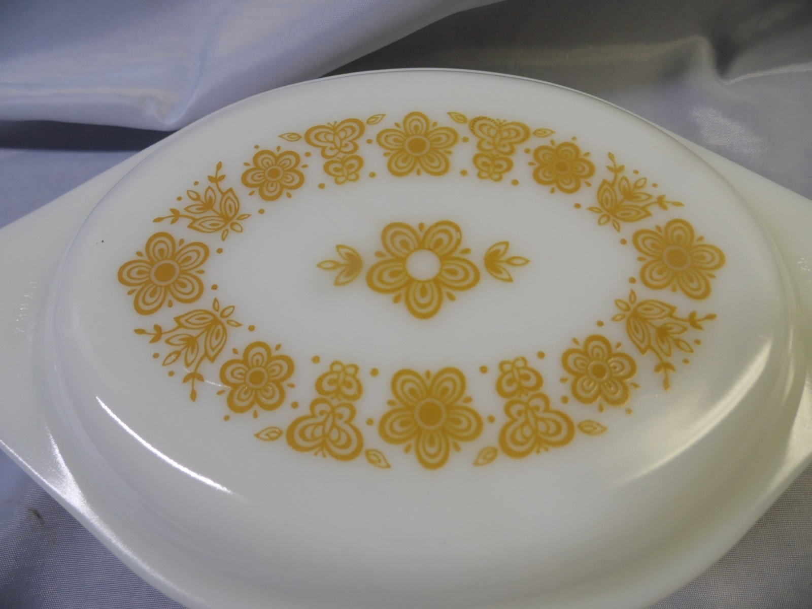 VINTAGE PYREX GOLD BUTTERFLY 1 1/2 QUART OVAL CASSEROLE w/ ORIGINAL LID #043!