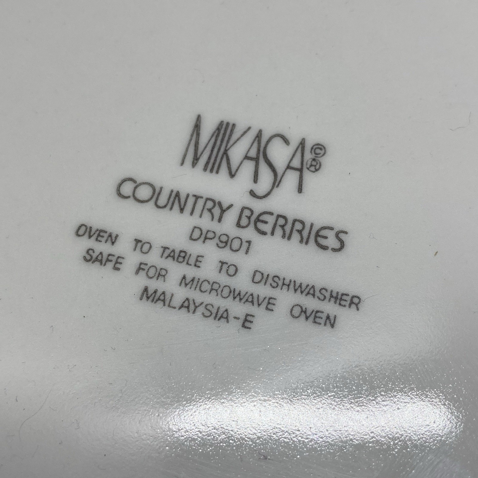 Mikasa COUNTRY BERRIES Strawberry Large Rim Salad Bowls (4) & Dinner Plates (2)