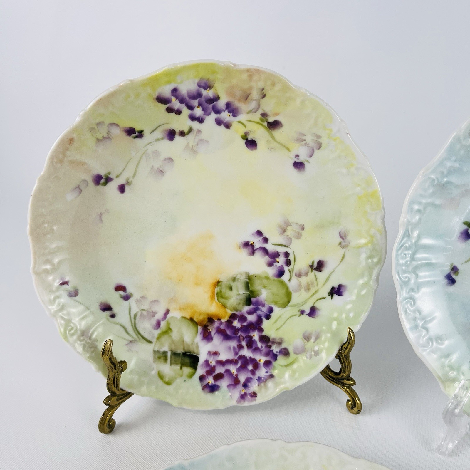 5 Antique Hand Painted Purple Violets 6″ Scalloped Dessert Cabinet Wall Plates