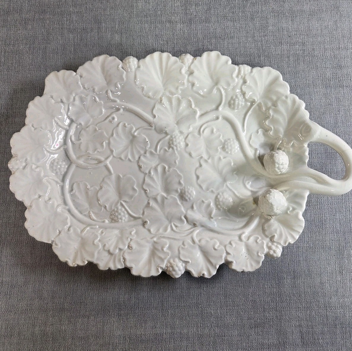 Vntg Italian White Ceramic Oval Dish Grapes Grapevine Handle Serving Plate 8”