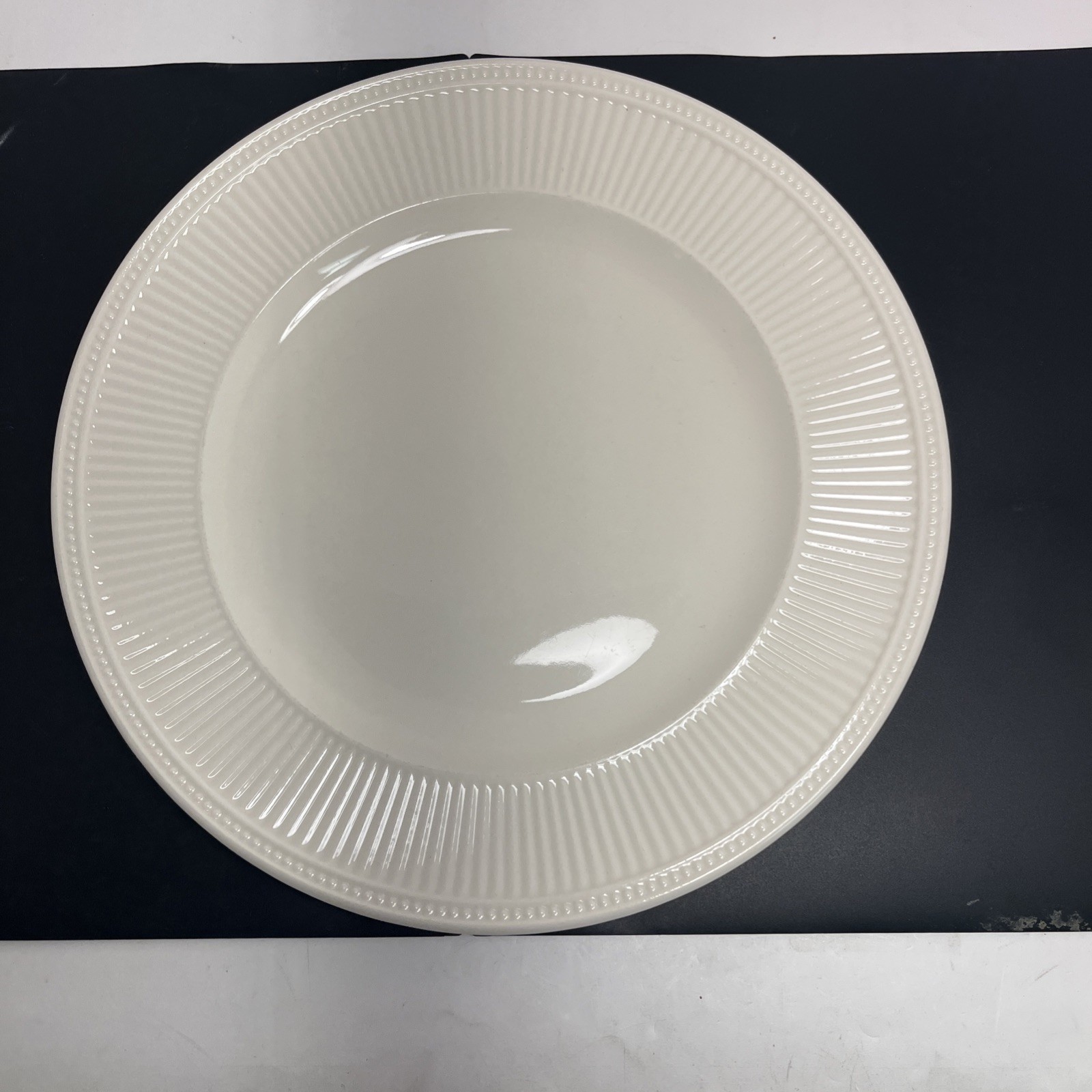 Classic Wedgwood Windsor Pattern 4 Dessert Salad Plates 8” & 1 Dinner Plate 11”