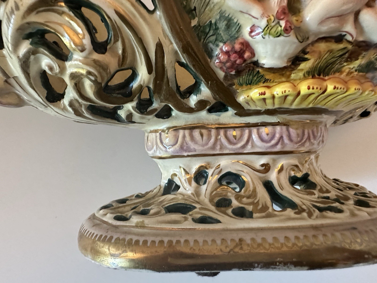 Capodimonte Center Piece Bowl. Hand-painted Ardalt Italy