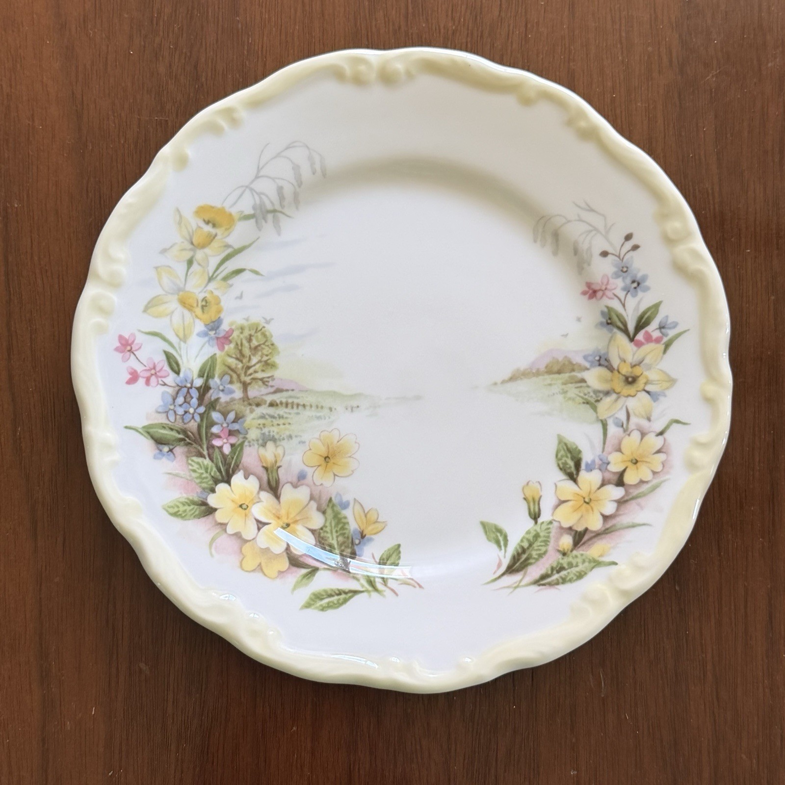 Royal Albert SPRING Cottage Garden Year Series 1984 Collector 6 1/4” Plate