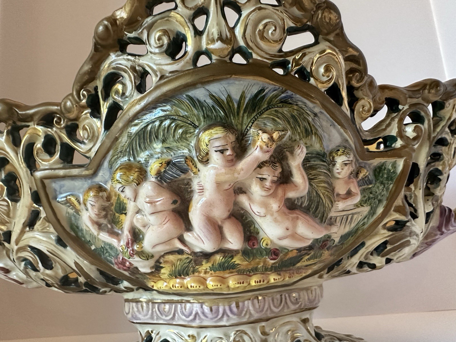 Capodimonte Center Piece Bowl. Hand-painted Ardalt Italy