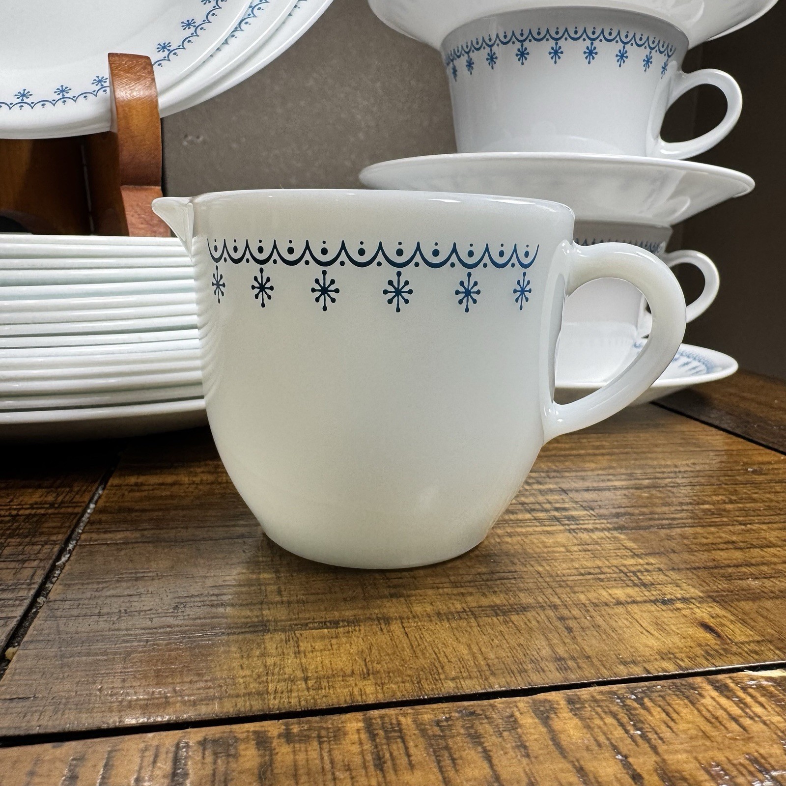 31 Pc Set Corelle SNOWFLAKE BLUE Garland Complete Service For 6 Plus Creamer Cup