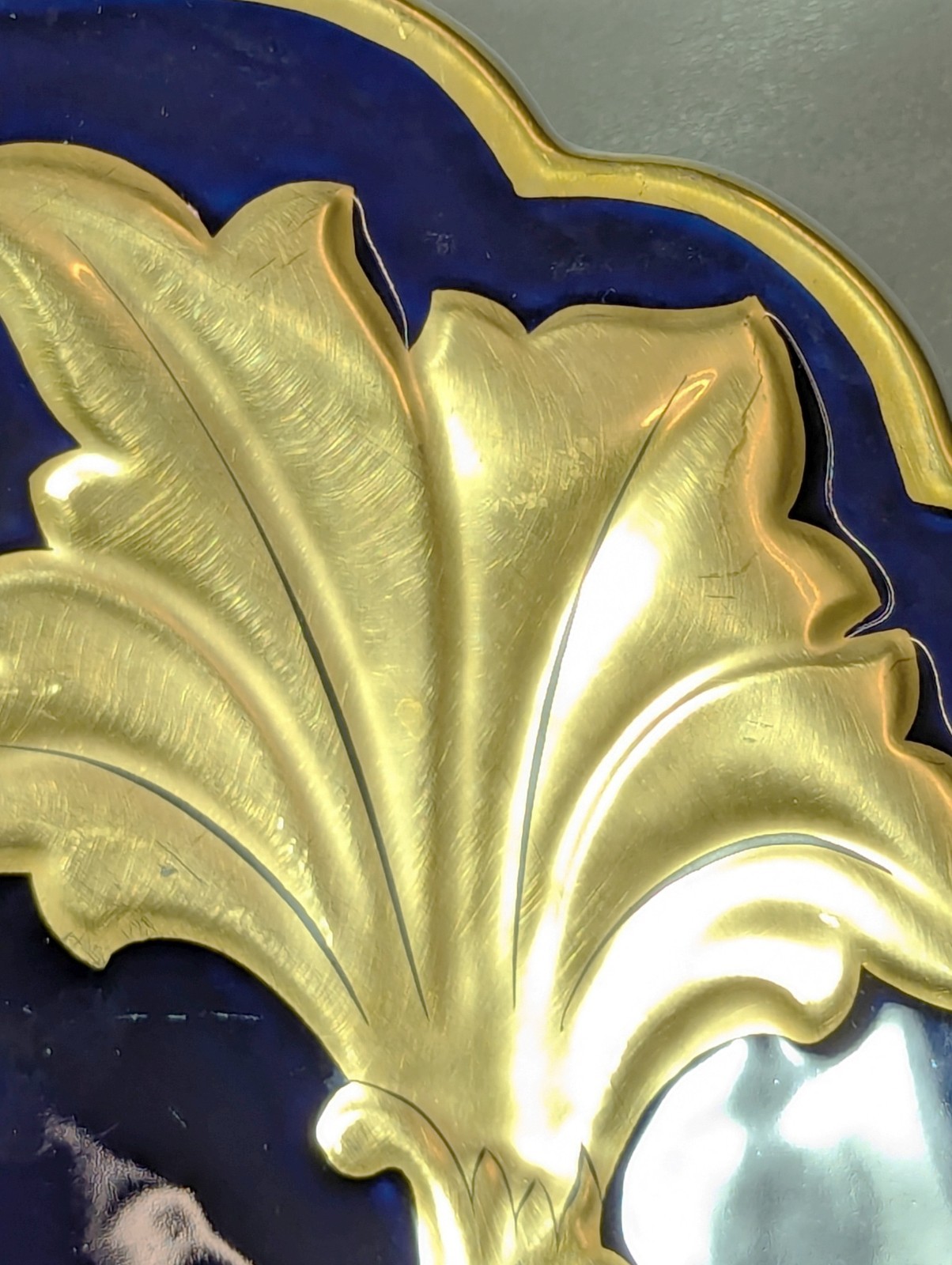 Weimar Porzellan Jutta Echt Kobalt 12.5″ Decorative Plate 522/66 – Gold Gilt