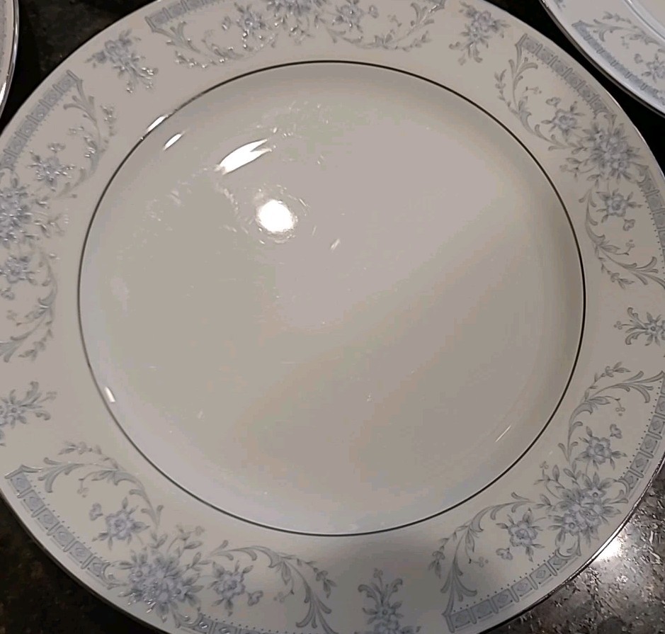 SET (7) Sheffield BLUE WHISPER Porcelain Fine China 10.25″ Dinner Plates Japan