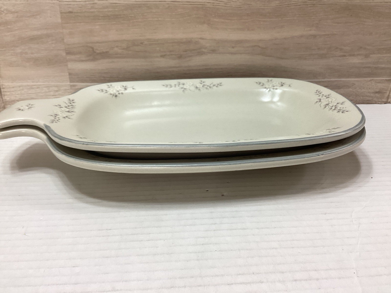 VTG Pfaltzgraff Set Of 2 Heirloom Party Plates (Hard To Find) Dishes Trays