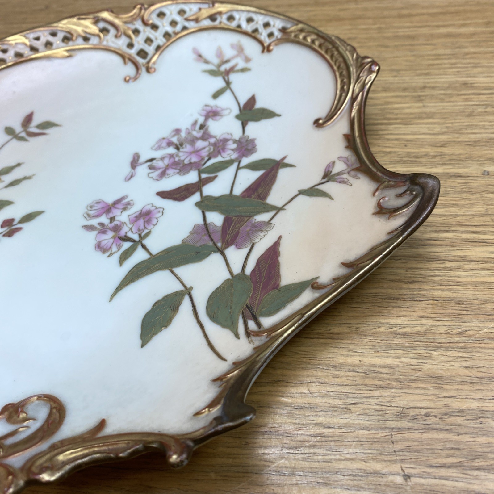 Atq 19th Century ROYAL WORCESTER Empress Reticulated 8 1/2” dia. Cabinet Plate