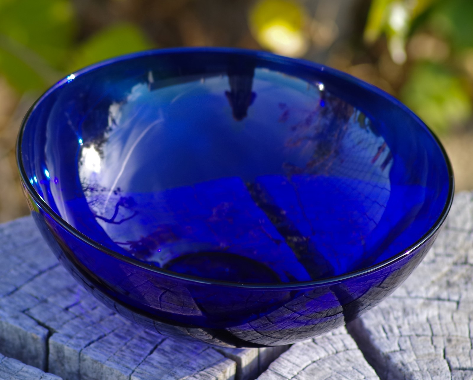 VINTAGE Art Glass Cobalt Blue 8″ Bowl Scandinavian Glass 1950’s