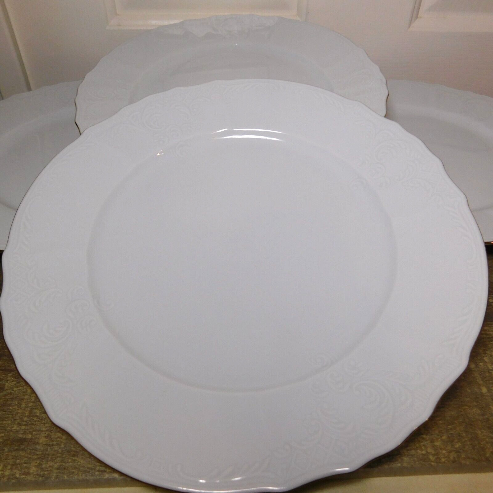 Bernardotte Ivory BOSCOV’S European Collection Czech 10.5″ DINNER PLATE Lot of 4