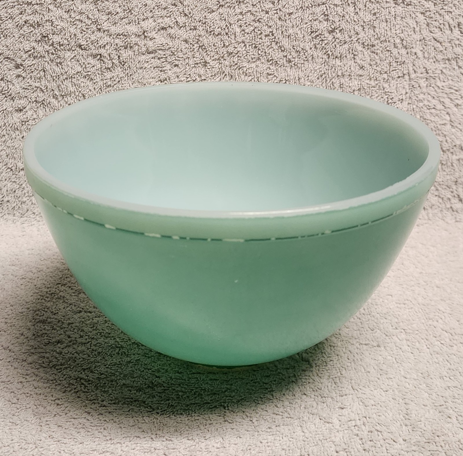 Vtg Green Milk Glass Mixing Bowl 7.25″ x 4.25″ No Markings Glasbake Jeannette