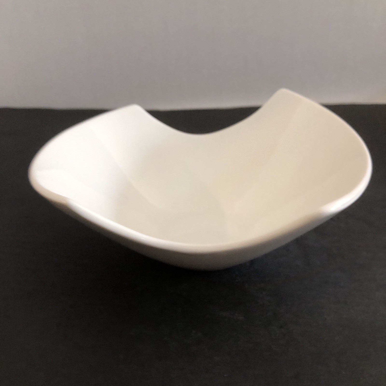 10 Strawberry Street Samurai Cereal Bowls 7.25″ Asymmetrical White