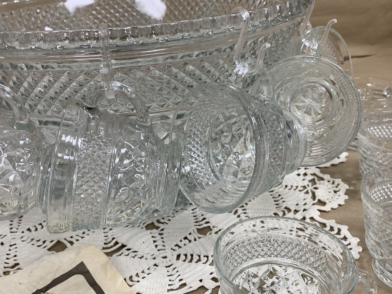 Vintage Anchor Hocking Wexford Punch Bowl Set With 17 Cups Hooks & Ladle