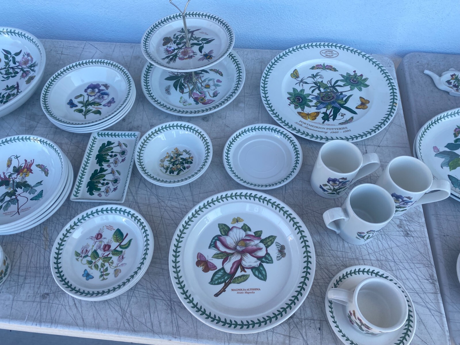 Portmeirion Botanic Garden 35th Anniversary Chop Plate Blue Passion Flower 13″