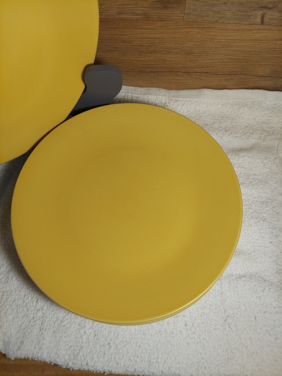 COSMO COLLECTION by ELEGANT DINING Yellow~Gold- 4 Salad PLATES 8 3/4″