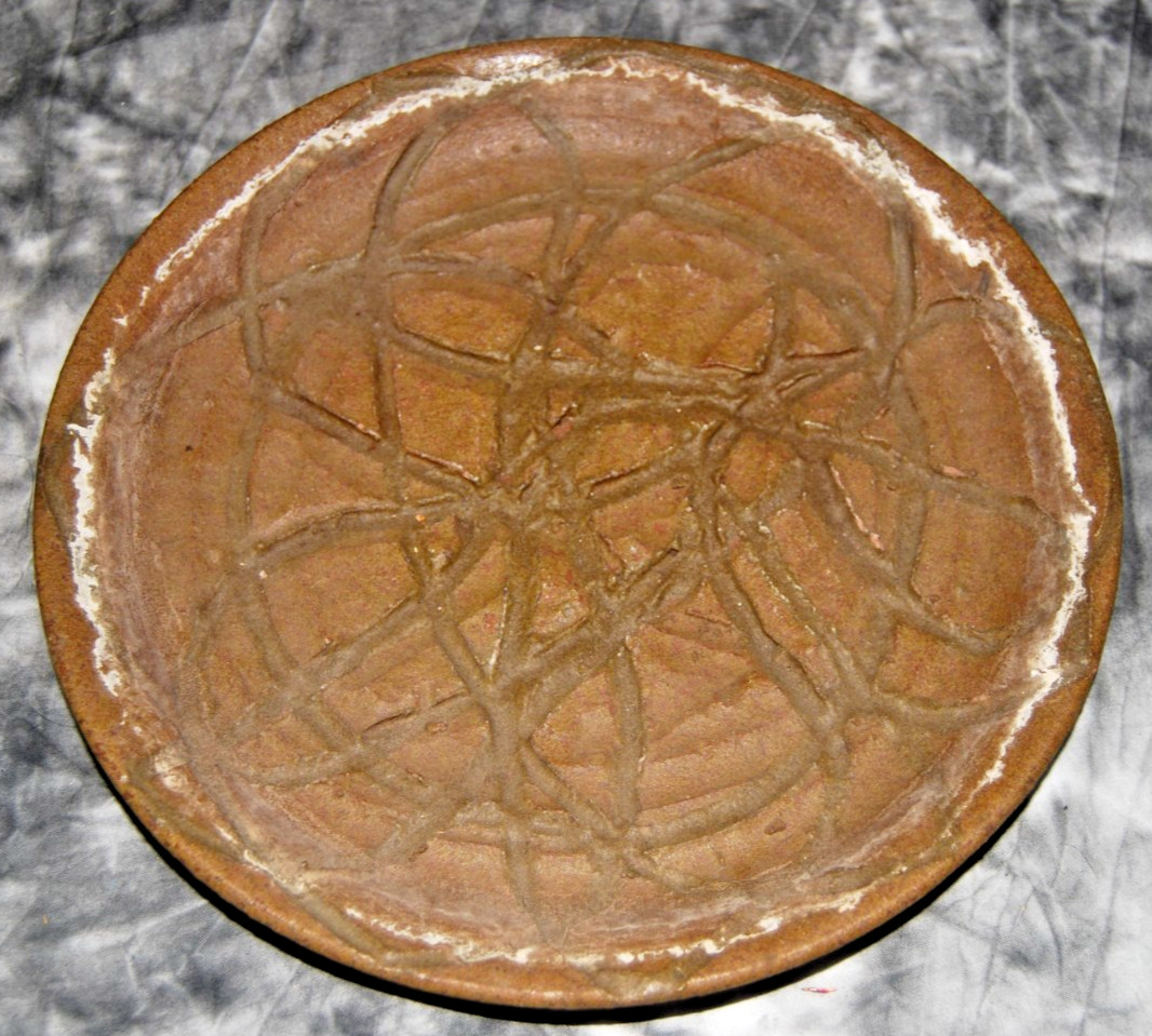 Vintage 1963 Studio Pottery 10″ Plate Signed BERRY String Pressed MCM Abstract