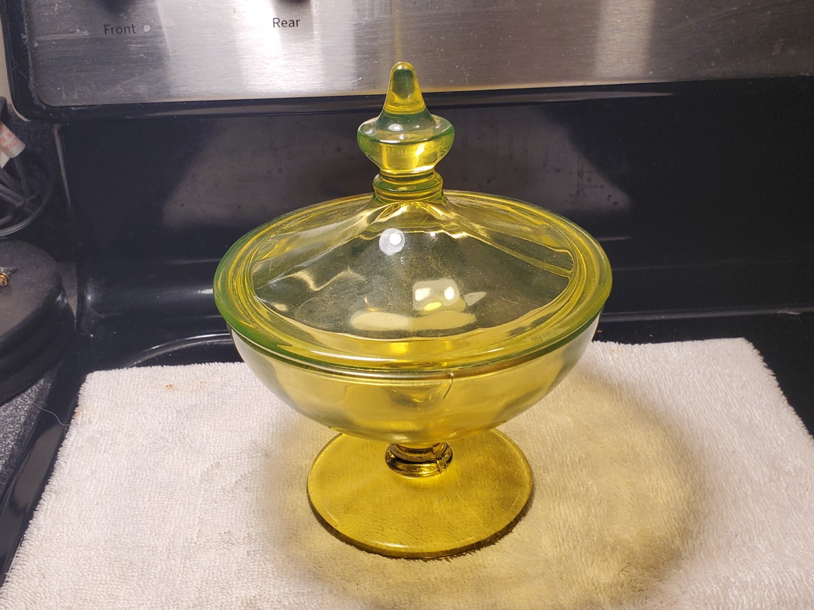 VINTAGE Fostoria Uranium glass candy dish with lid *small Crack